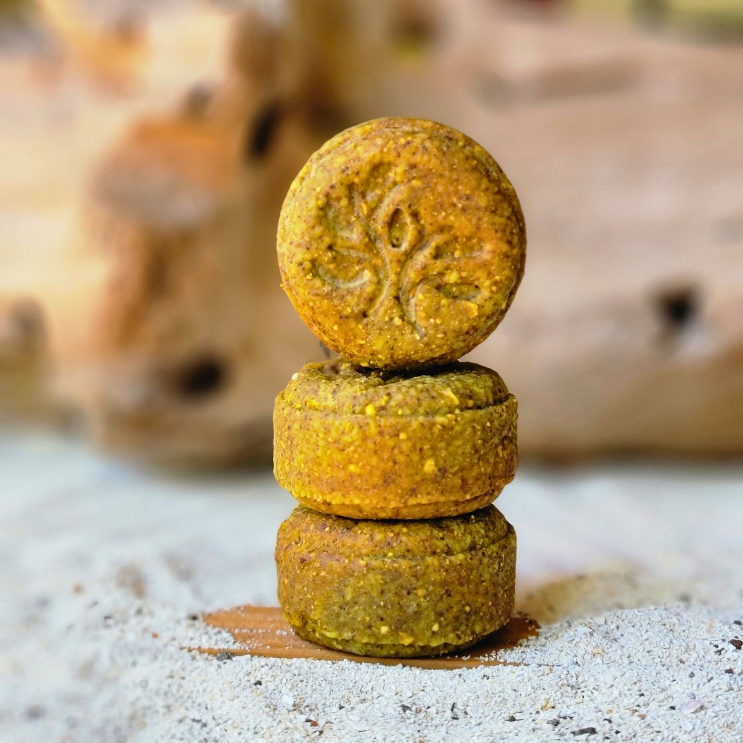 RAICES DE UTILA
Shampoo sólido nutritivo de mango y papaya nativa, con un toque de naranja salvaje.